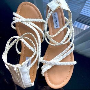 Steve Madden white wicker sandals - like new - size 8.5